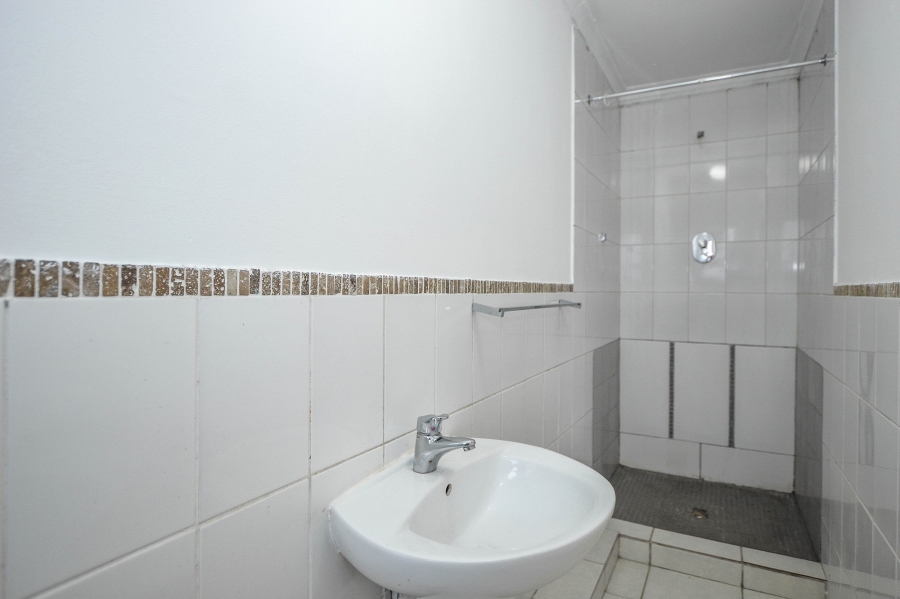 8 Bedroom Property for Sale in Parklands Western Cape